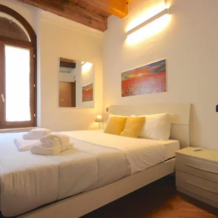 Vr - Casa Di Mezzo *