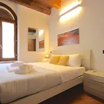 Vr - Casa Di Mezzo *