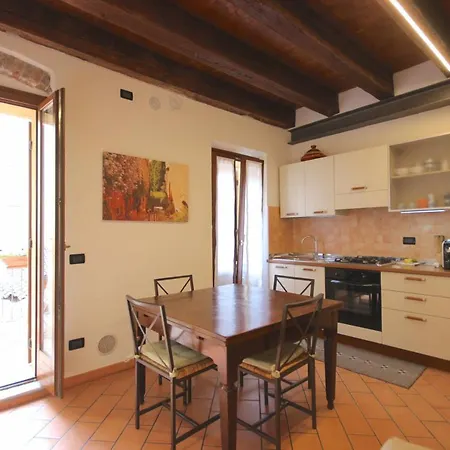 Vr - Casa Di Mezzo * Verona