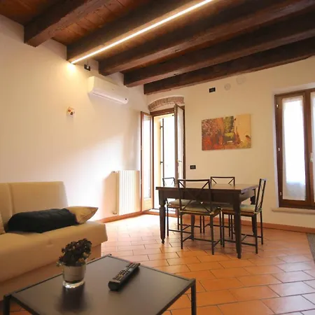 Vr - Casa Di Mezzo *