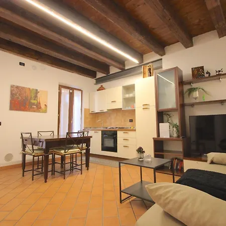 Vr Casa Di Mezzo Apartment Verona
