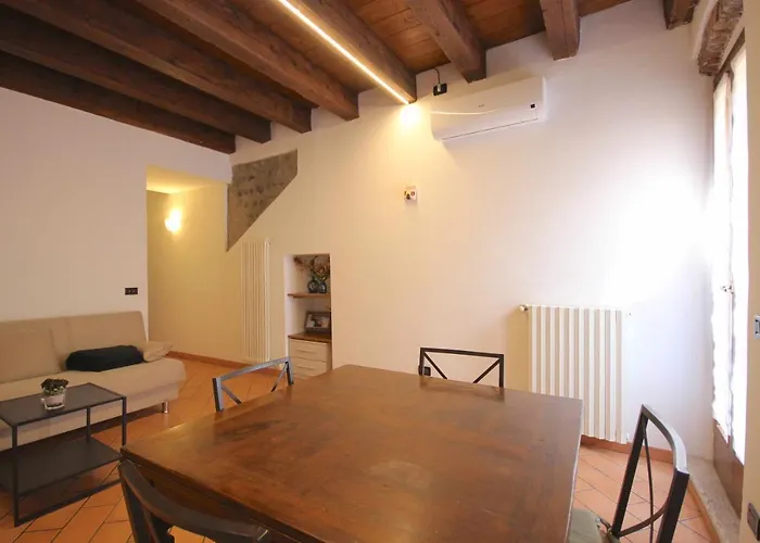 Vr - Casa Di Mezzo Appartamento