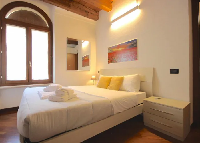 Vr - Casa Di Mezzo *
