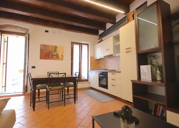 Vr - Casa Di Mezzo *