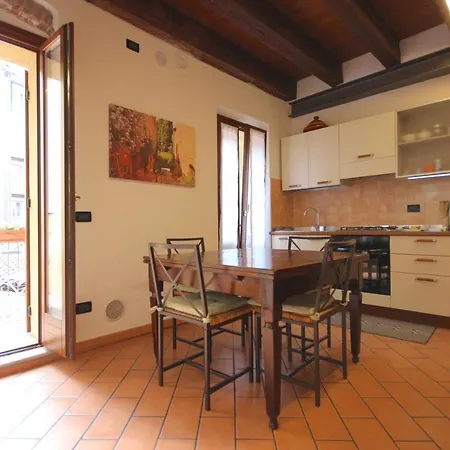 Vr - Casa Di Mezzo Apartamento *