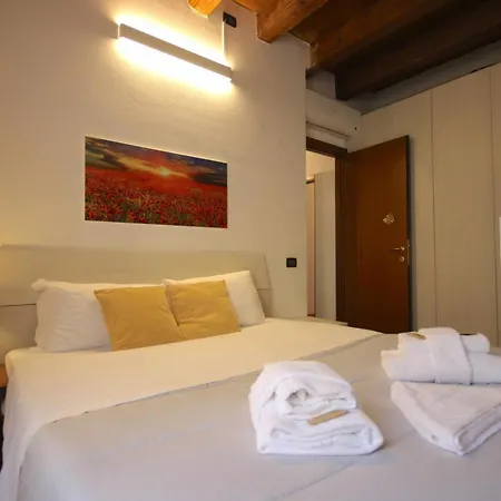 Vr - Casa Di Mezzo
