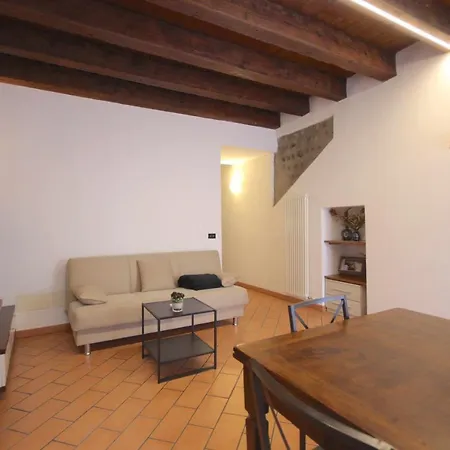 Vr - Casa Di Mezzo
