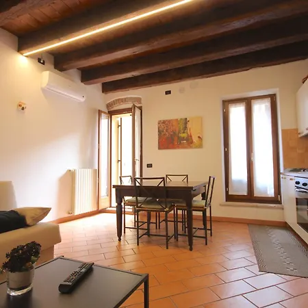 Vr - Casa Di Mezzo Apartamento
