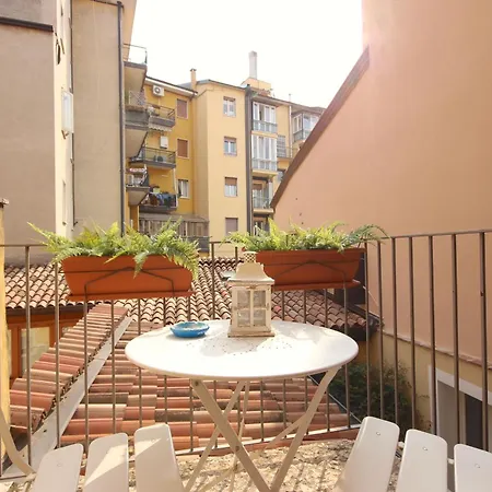 Vr - Casa Di Mezzo * Verona