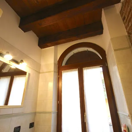 Vr - Casa Di Mezzo Verona