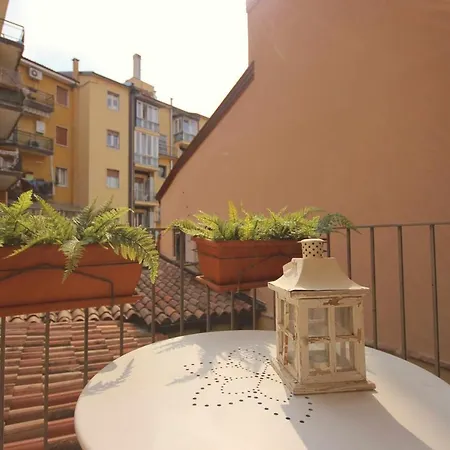 Vr - Casa Di Mezzo *