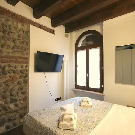 Vr - Casa Di Mezzo
